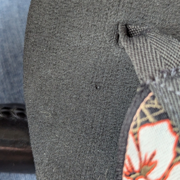 Teva flip flops like new size 8 - Picture 6 of 13